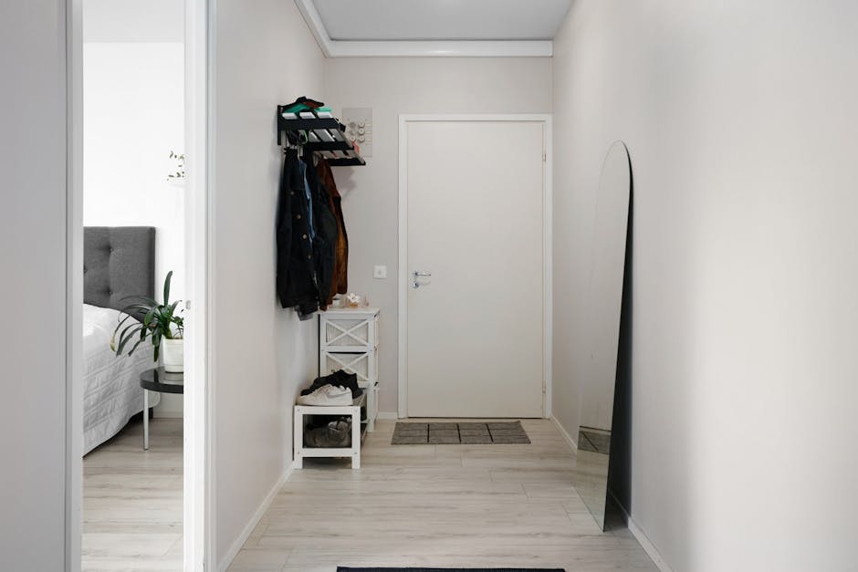 Schuhschrank im schmalen Flur planen: 20-30 cm Tiefe, gute Belüftung, kein Stolpern